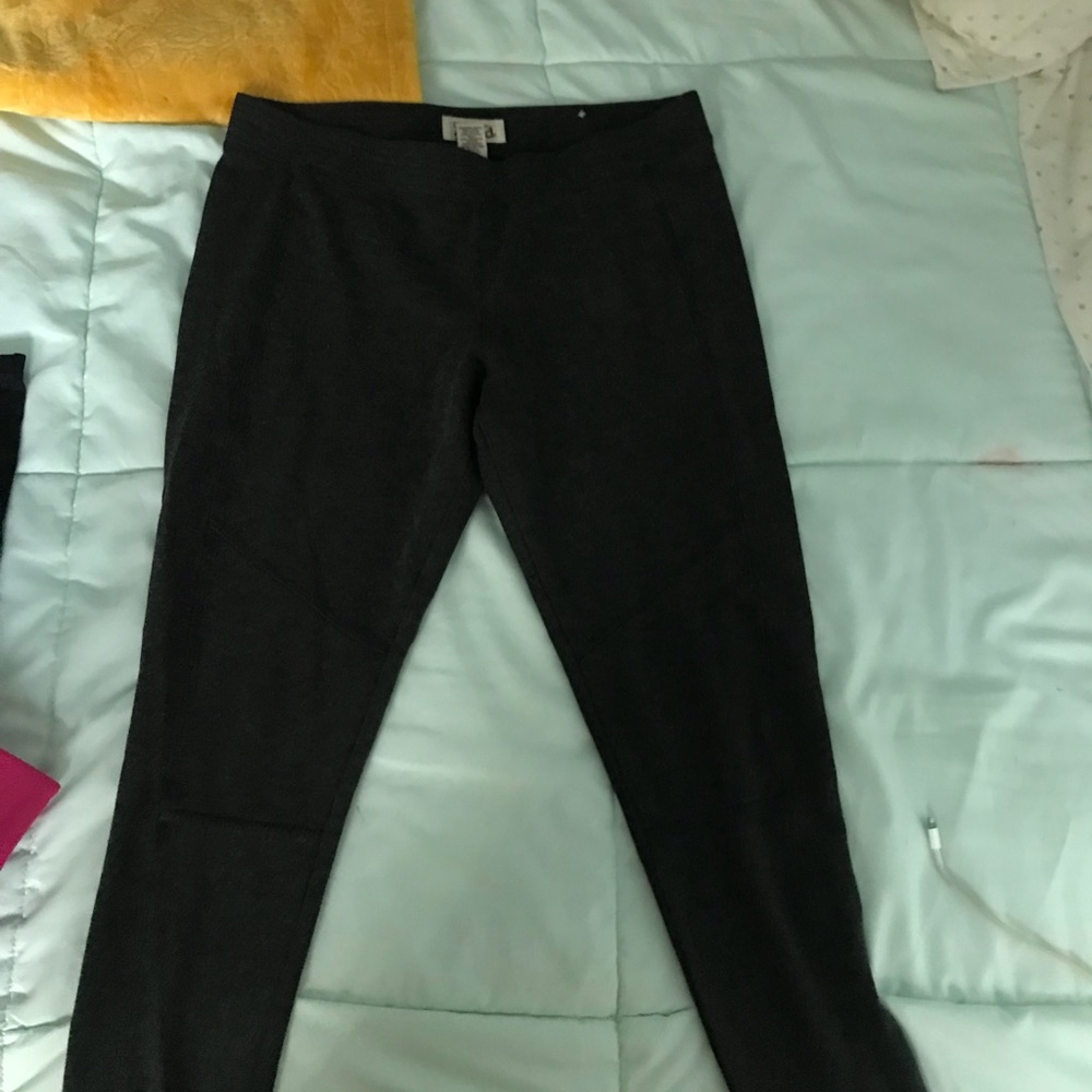 Dark gray leggings 💞💝💓🍁